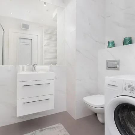 Апартаменты 9th Floor And Grey In Brzezno With Two Bedrooms And Parking By Renters